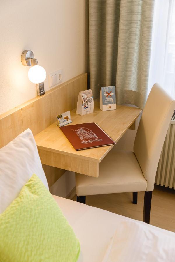 Akzent Hotel Meerfraeulein Wemding Exteriör bild
